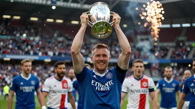 Neil signs for Rangers after Defoe’s push this summer